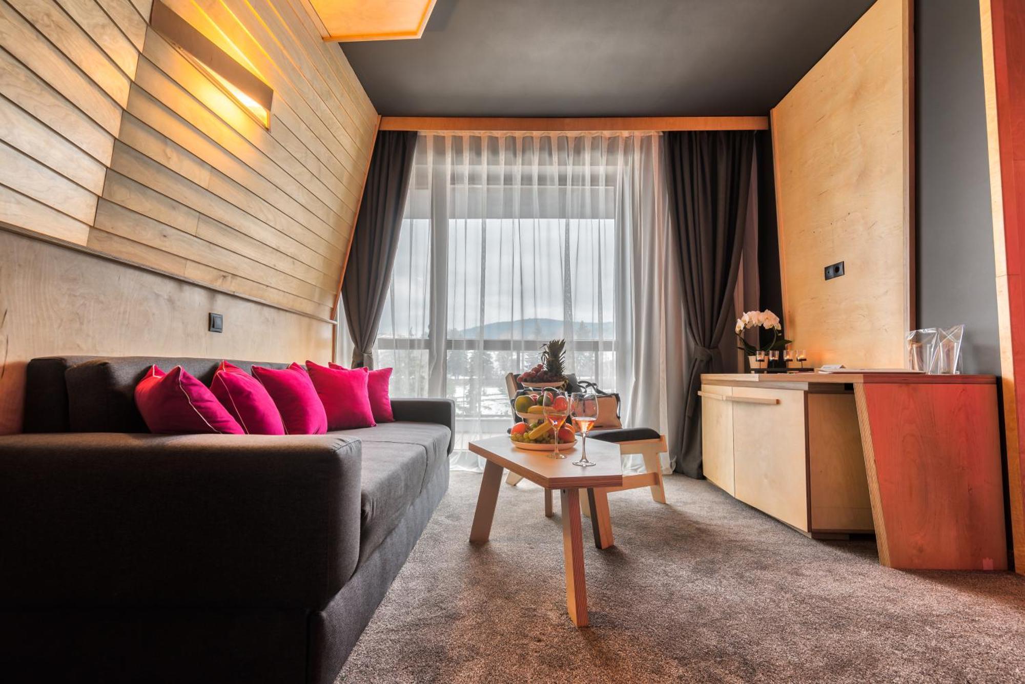 Hotel Arte Spa & Park Velingrad Rum bild A suite at the hotel